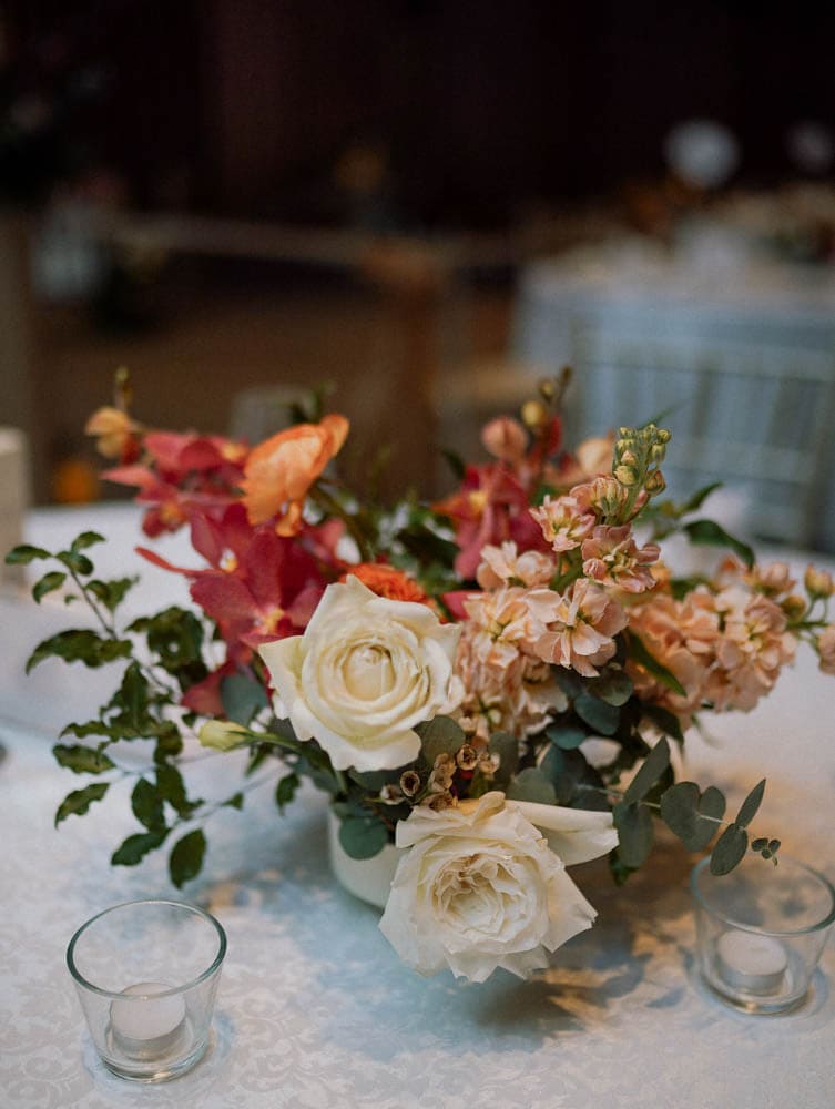 Peach and white floral centrepiece with a lush, natural finish for a wedding at Capella Hotel Singapore.