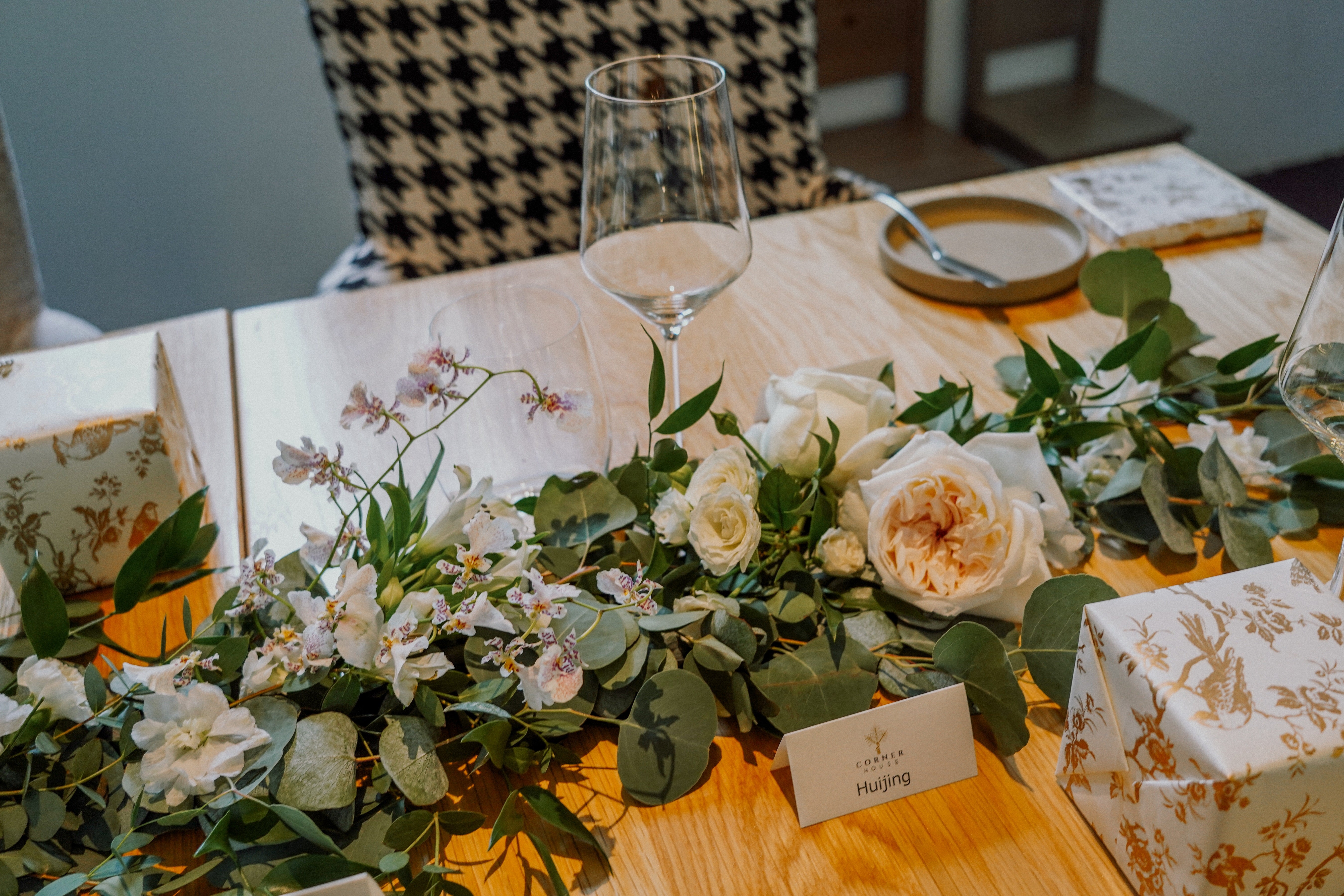 Romantic wedding flower arrangements for dinner guests at wedding dinner table minimalist decor ideas at Corner House Singapore