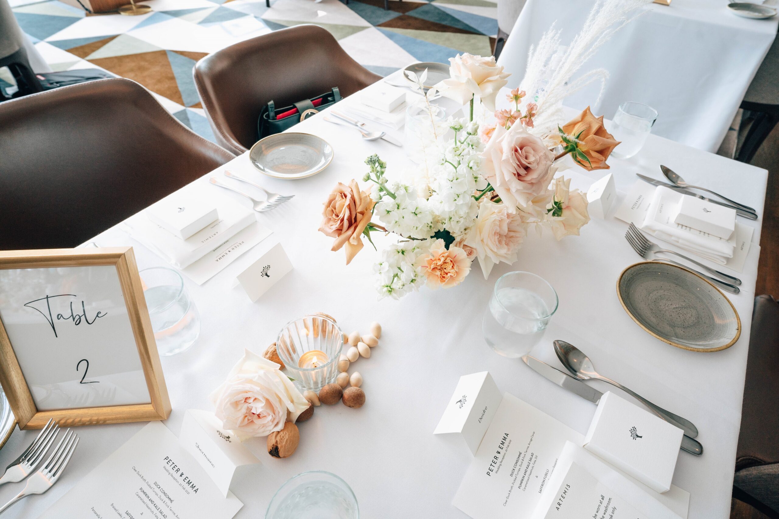 Wedding table decor ideas romantic dreamy with fresh florals from Singapore wedding florist Kayly Bucket Full of Roses