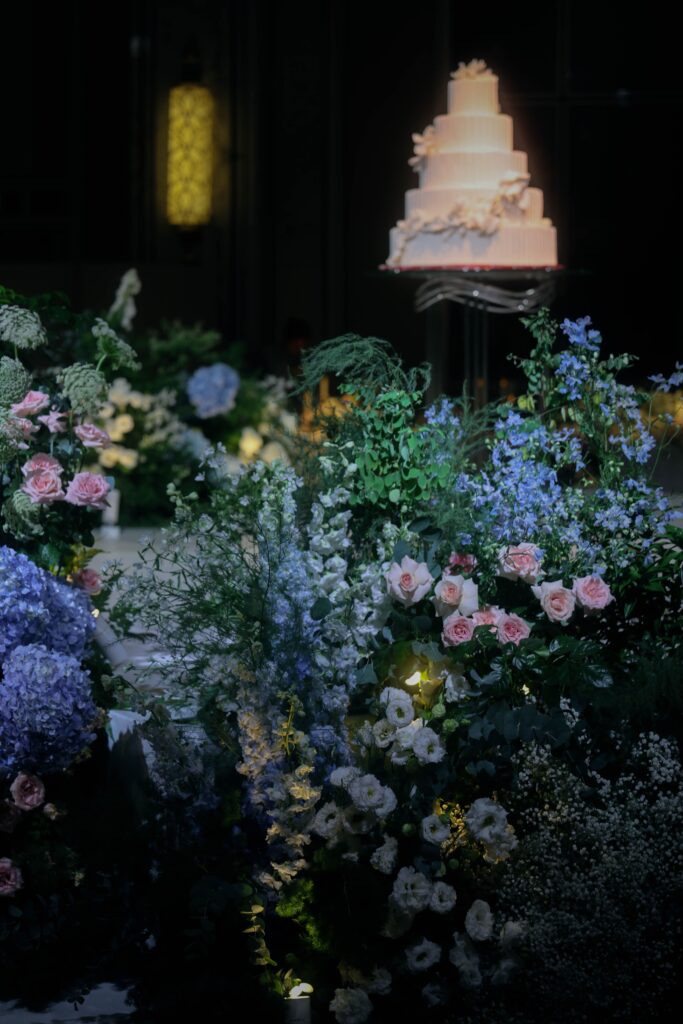 360-degree floral framing around a central wedding platform using natural, airy arrangements, Shangri-La Singapore