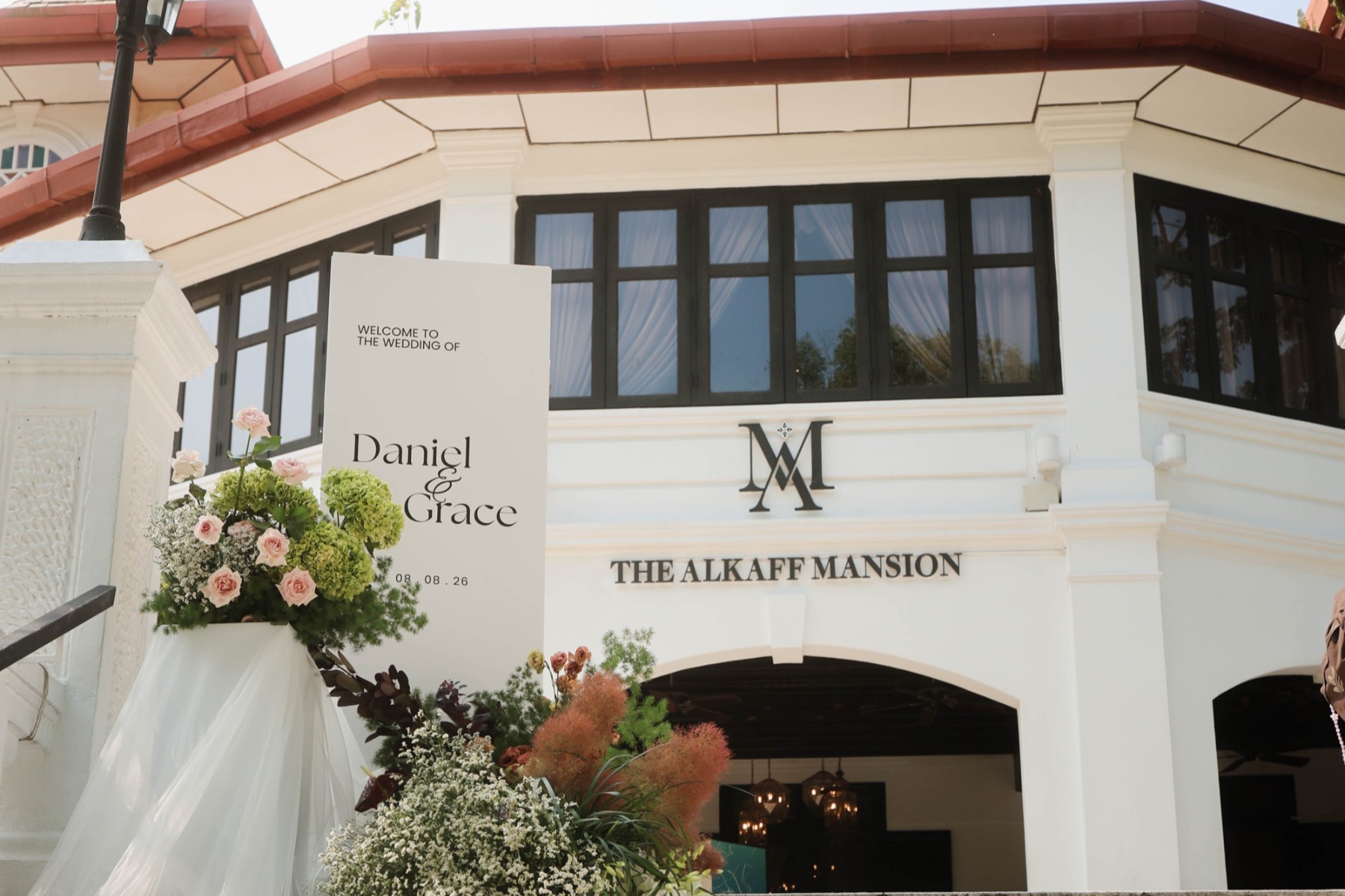 Alkaff Mansion colonial wedding welcome signage with blush roses and greenery at the mansion entrance, Singapore