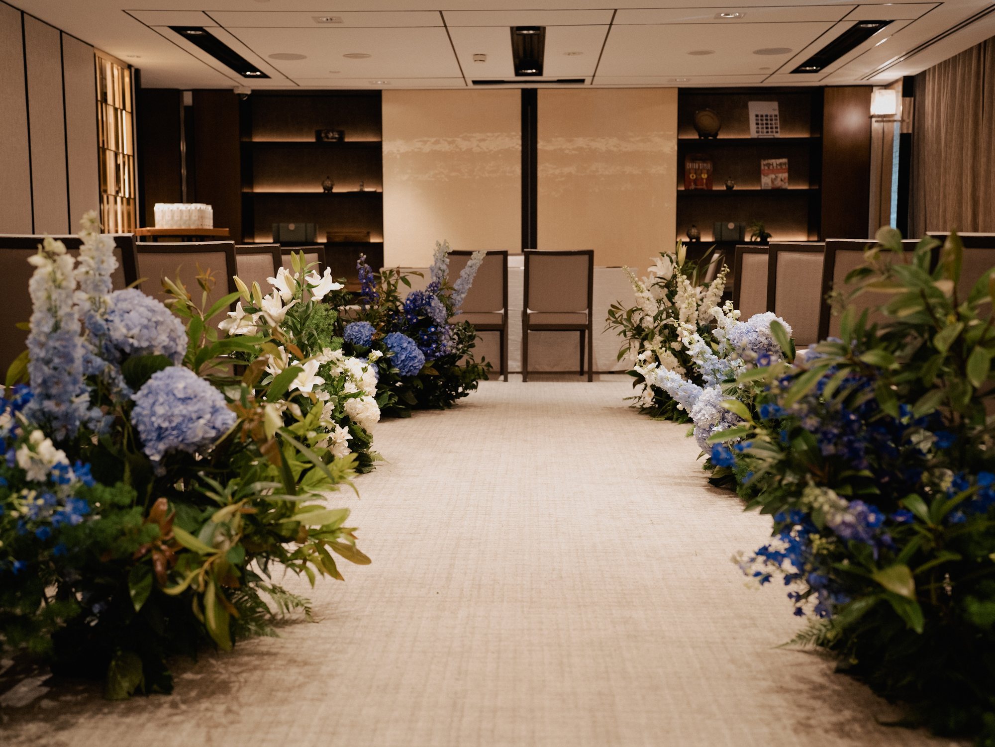 Shangri-La garden wedding solemnisation aisle lined with blue hydrangea and white blooms, Singapore